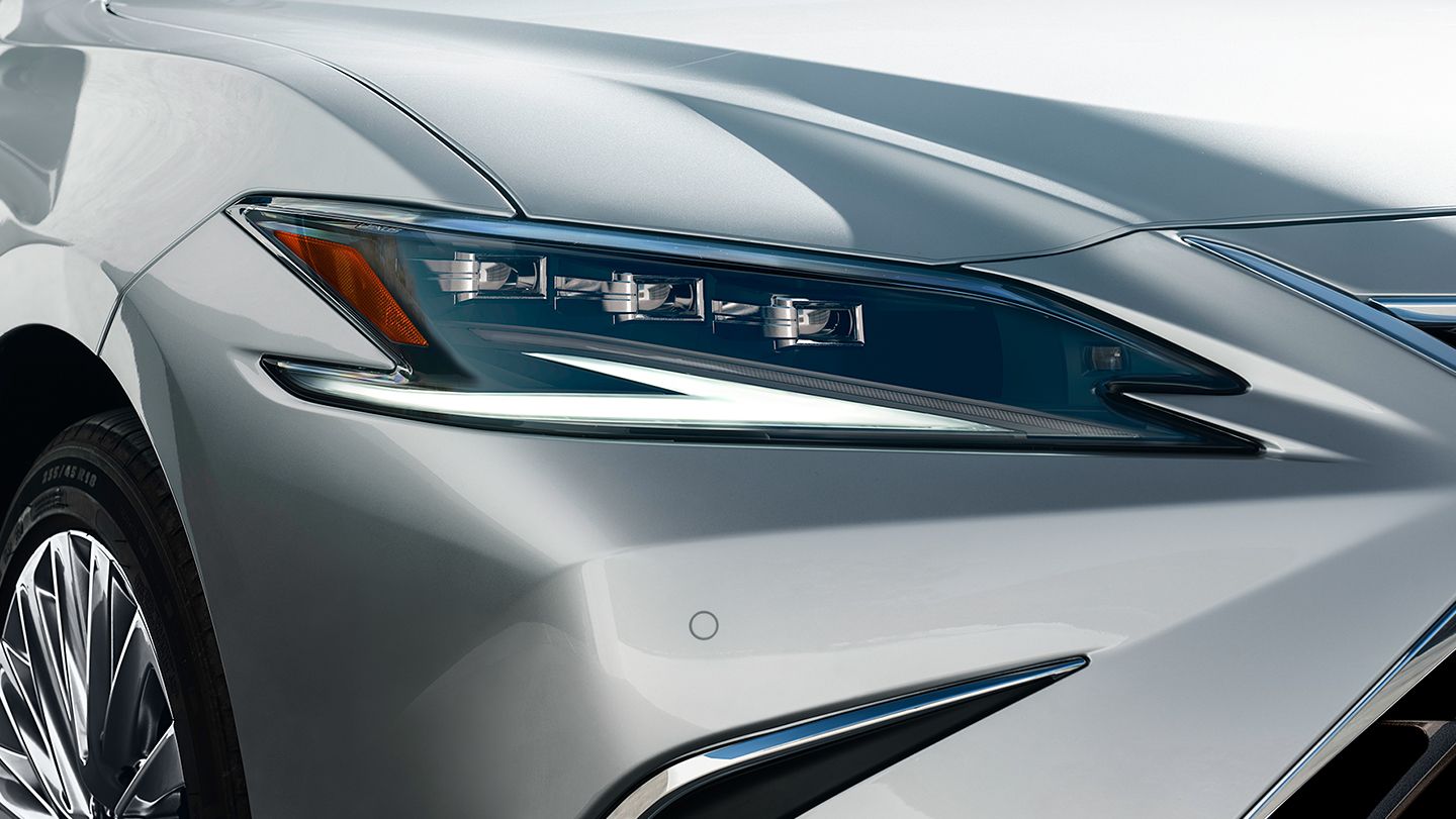2024 Lexus ES Hybrid Photo Gallery Image 14"