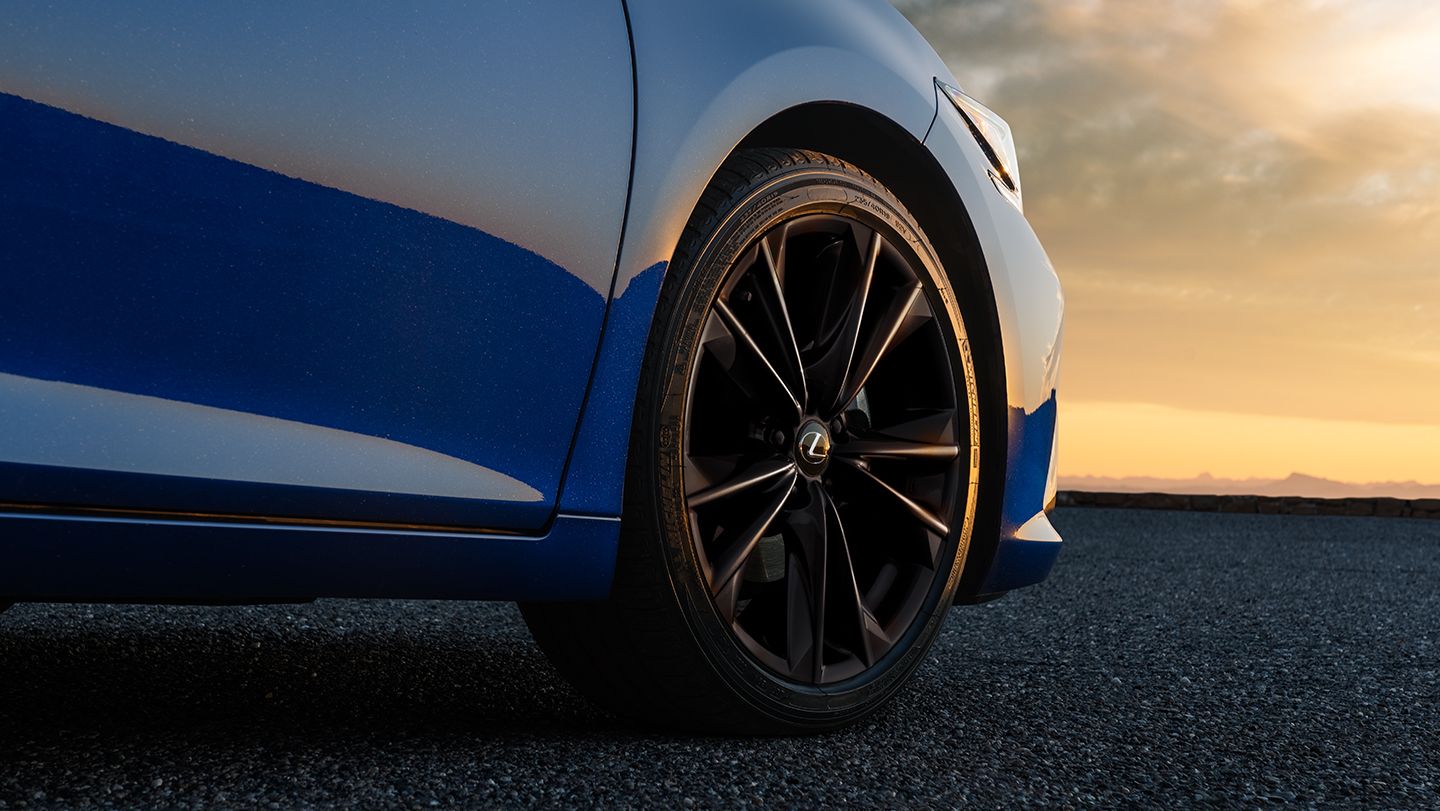 2024 Lexus ES Hybrid Performance